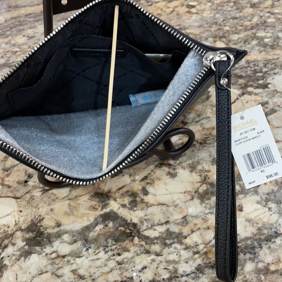 NWT Michael Kors Large Zip Clutch Wristlet - Picture 4 of 4